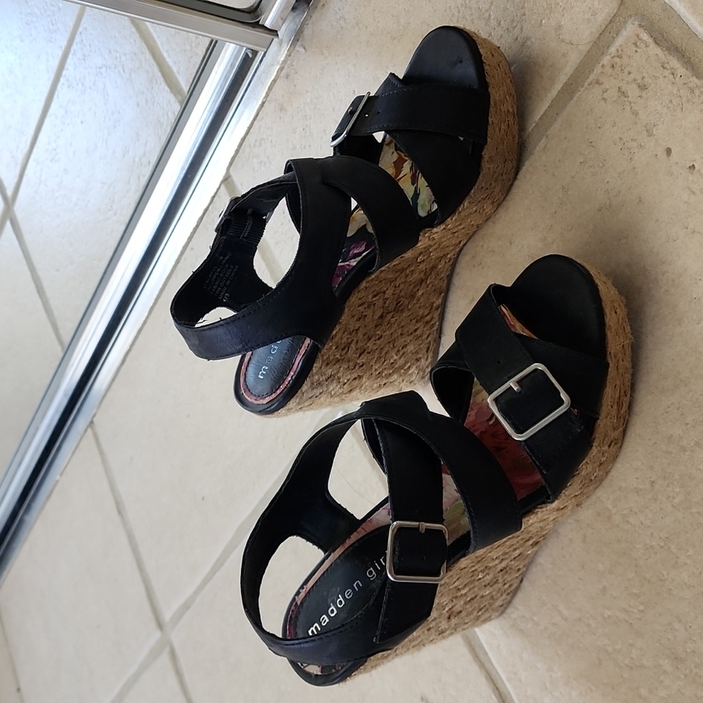 Madden Girl Wedge